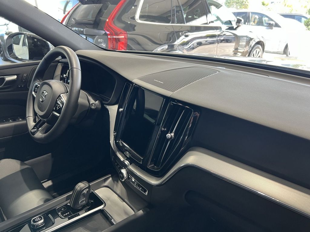 Volvo XC60 T6 R-Design Recharge AWD ACC AHK Kamera LED