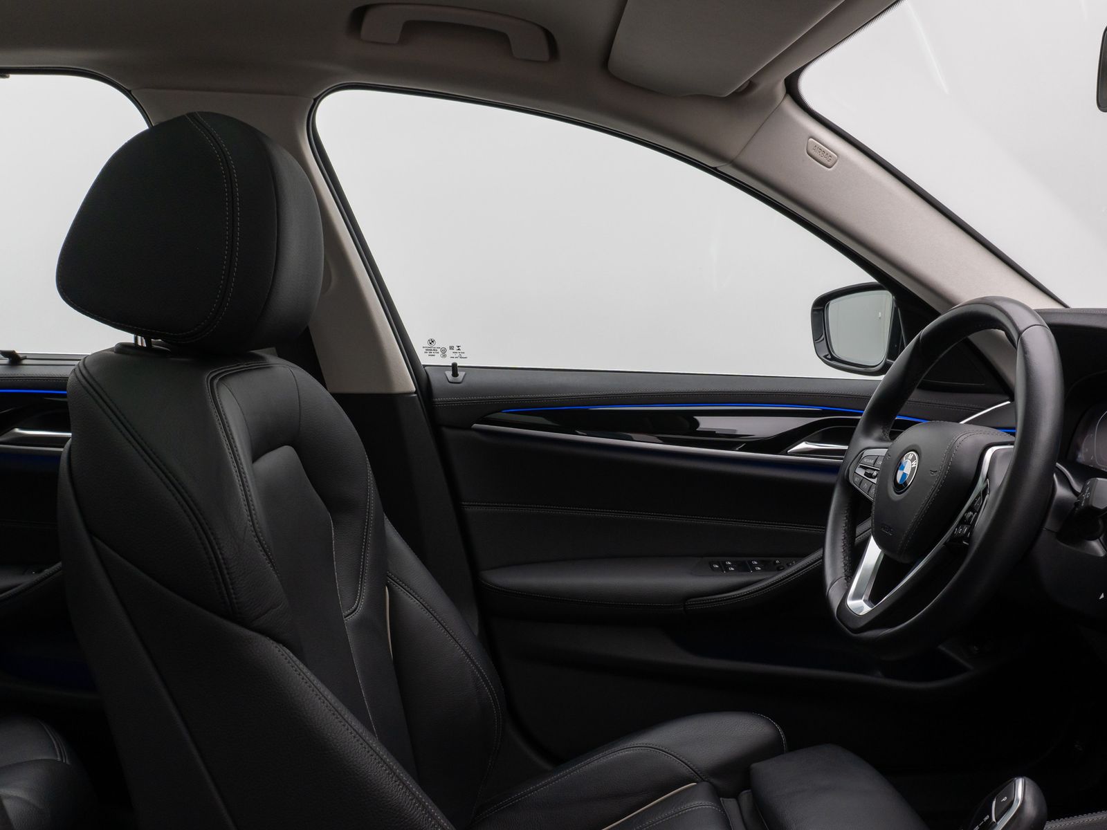 Fahrzeugabbildung BMW 530d LuxuryLine Panorama Kamera HiFi AHK Komfort