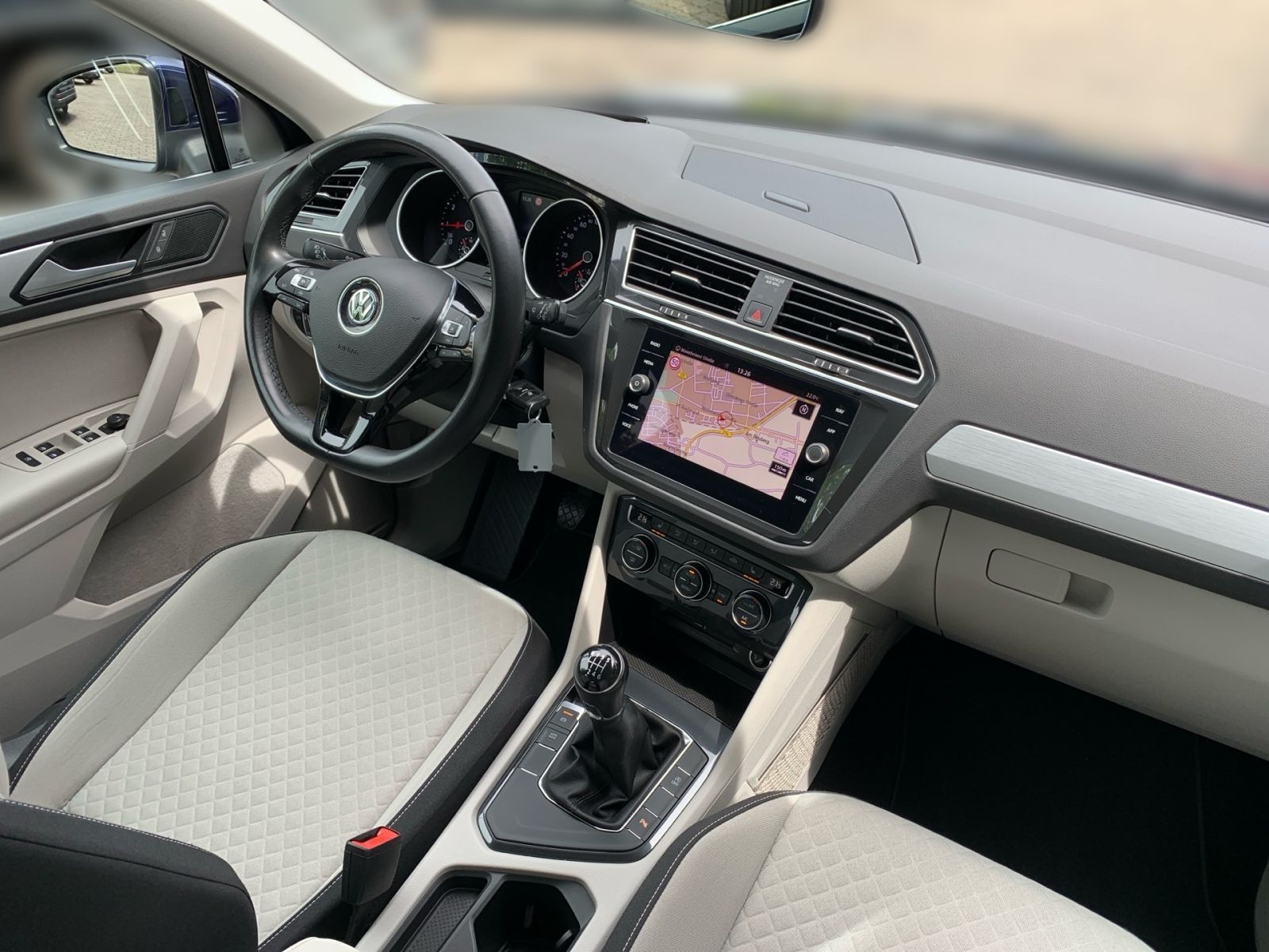 Fahrzeugabbildung Volkswagen Tiguan 1.5 TSI Comfortline BMT AHK Navi