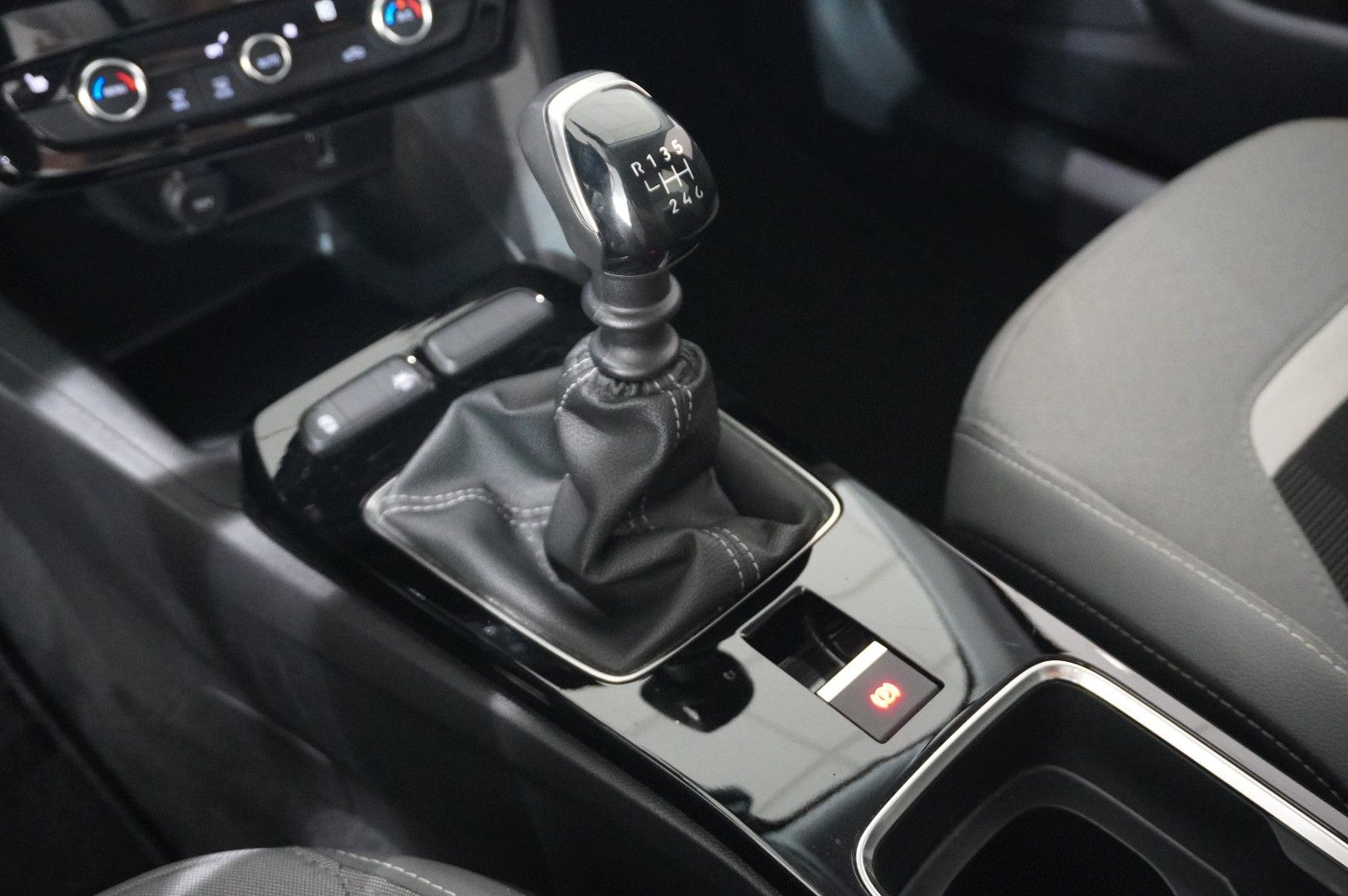Fahrzeugabbildung Opel Mokka ELEGANCE 1.2T NAVI/LED/KAMERA/SPORT/SH/DAB