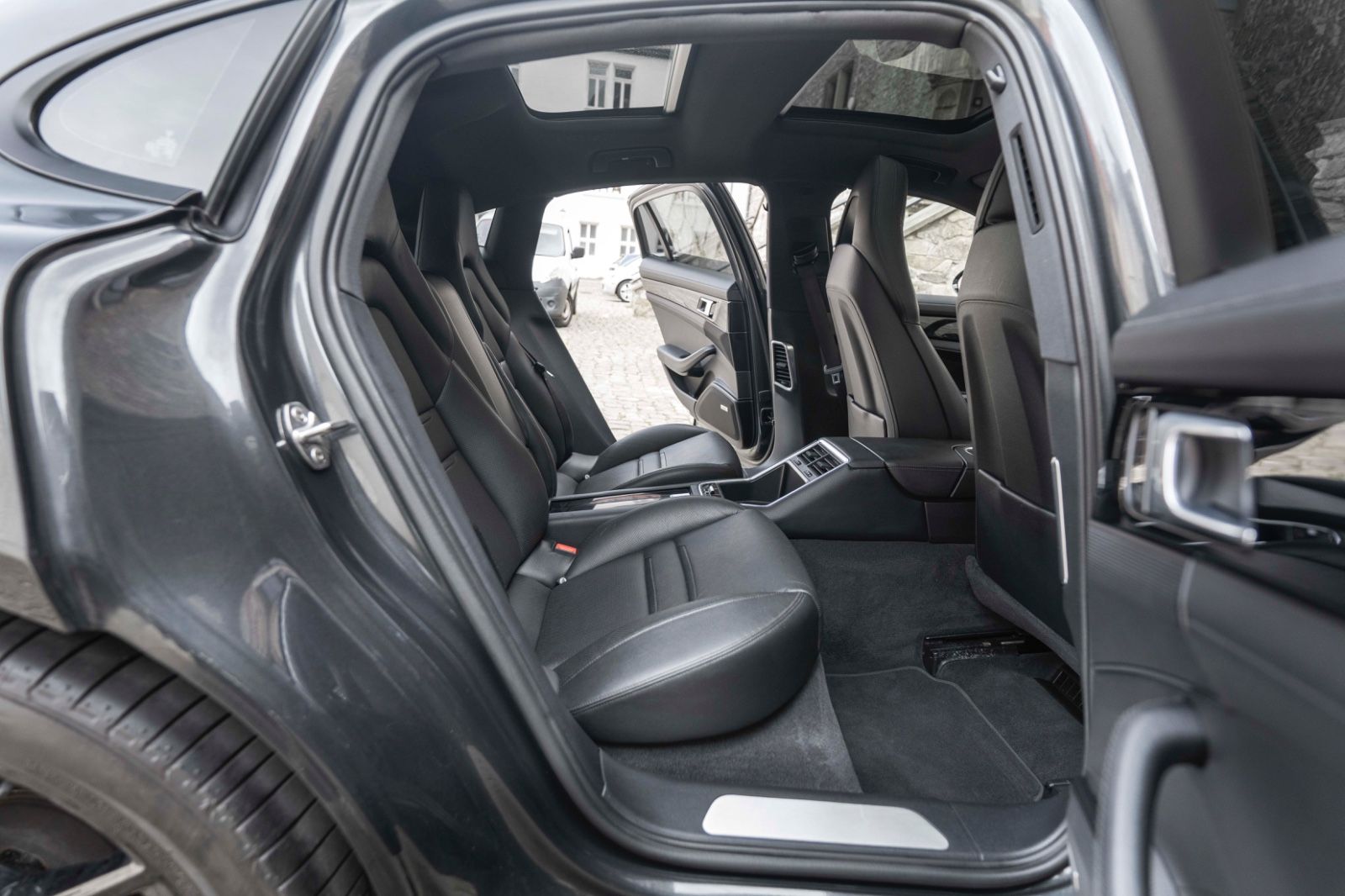 Fahrzeugabbildung Porsche Panamera 4 BOSE CARPLAY LED KAM TOTW PDK