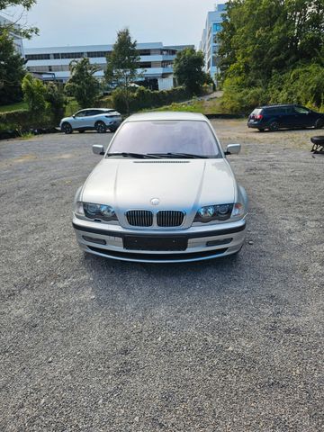 BMW 320i