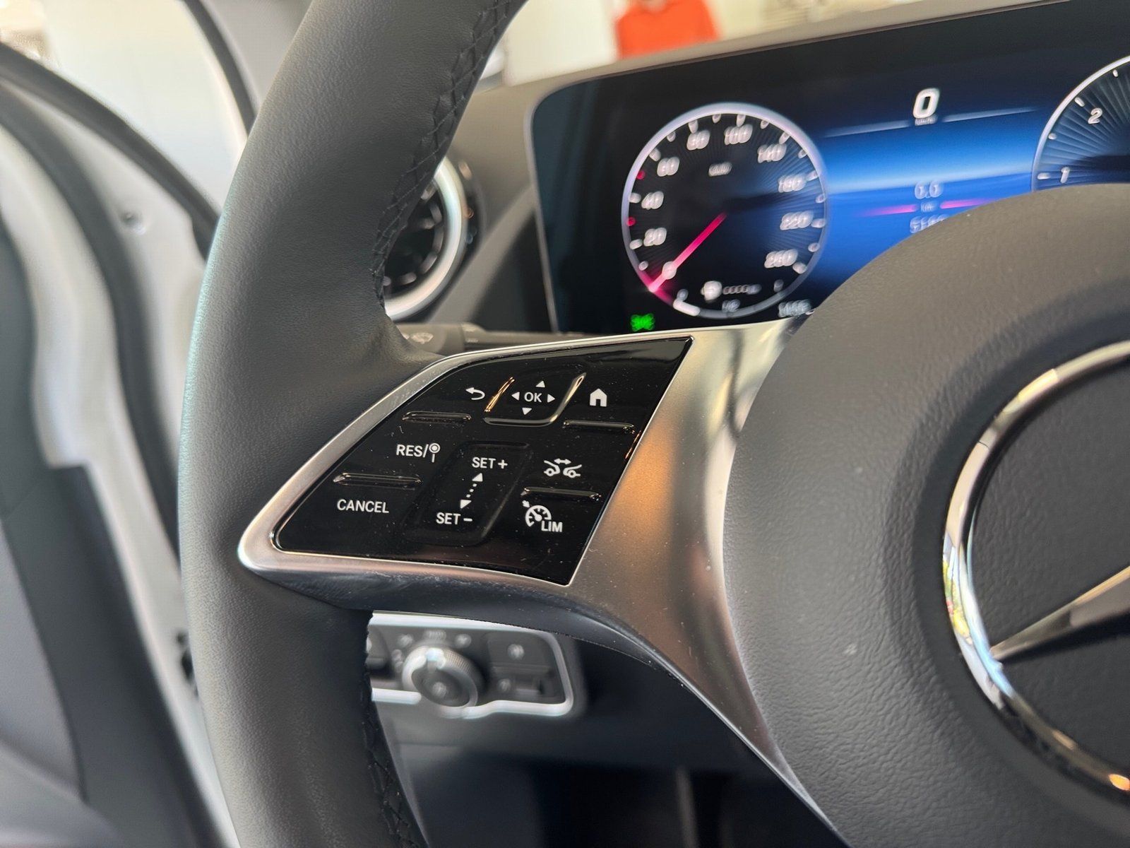 Fahrzeugabbildung Mercedes-Benz GLA 180 d*AHK*Dsitro*Totwink*LED*Kamera*CarPlay*