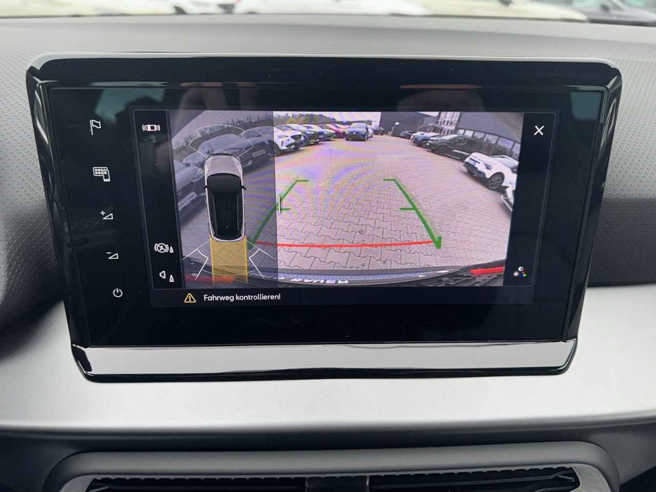 Fahrzeugabbildung SEAT Arona FR 1.0 TSI 116 PS 6-Gang - mit KI generiert/bearbeitet