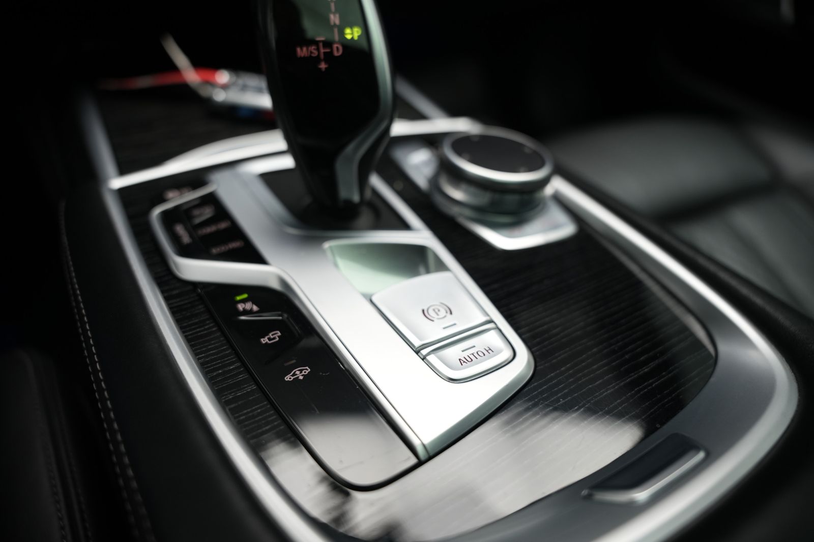 Fahrzeugabbildung BMW 750 750 xDrive*M-Paket*S-Dach*Bowers&Wilkins*HUD
