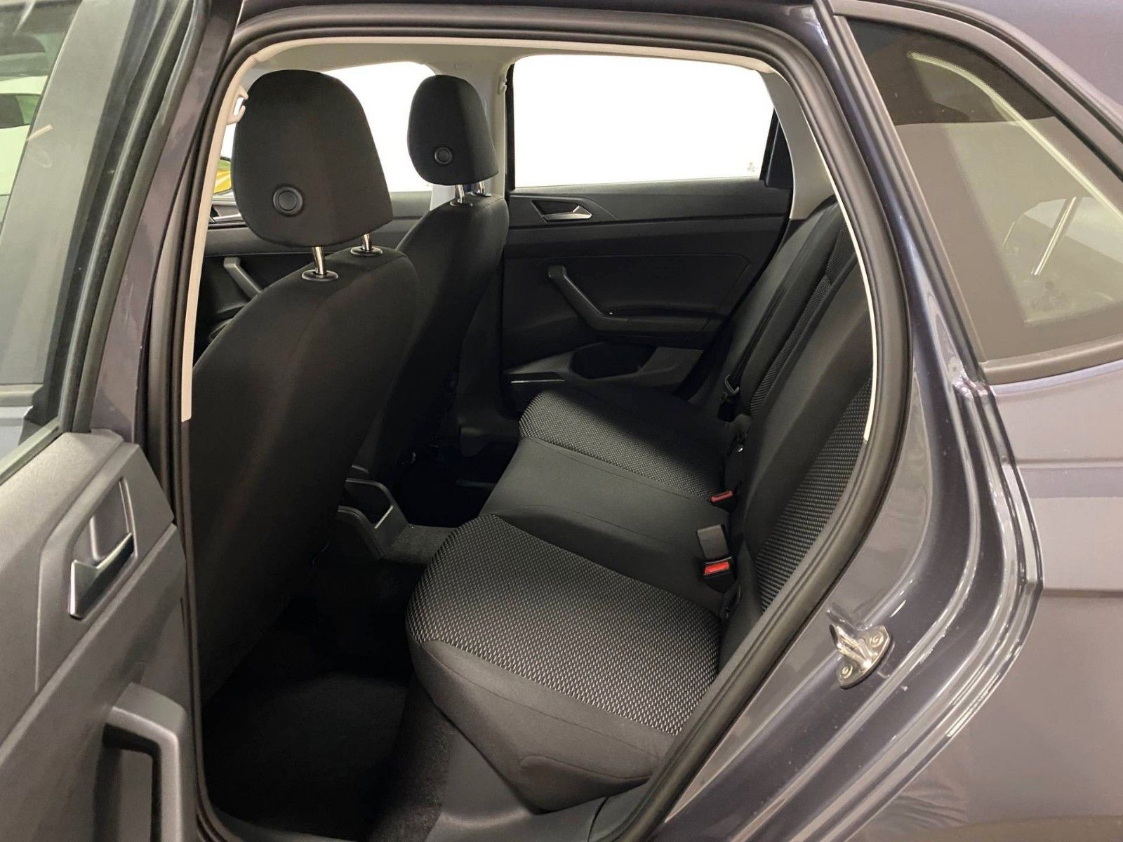 Fahrzeugabbildung Volkswagen Polo 1.0 MPI+SITZHEIZUNG+PARKSENSOREN+AppConnect