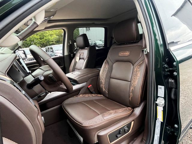Vehicle photo 12