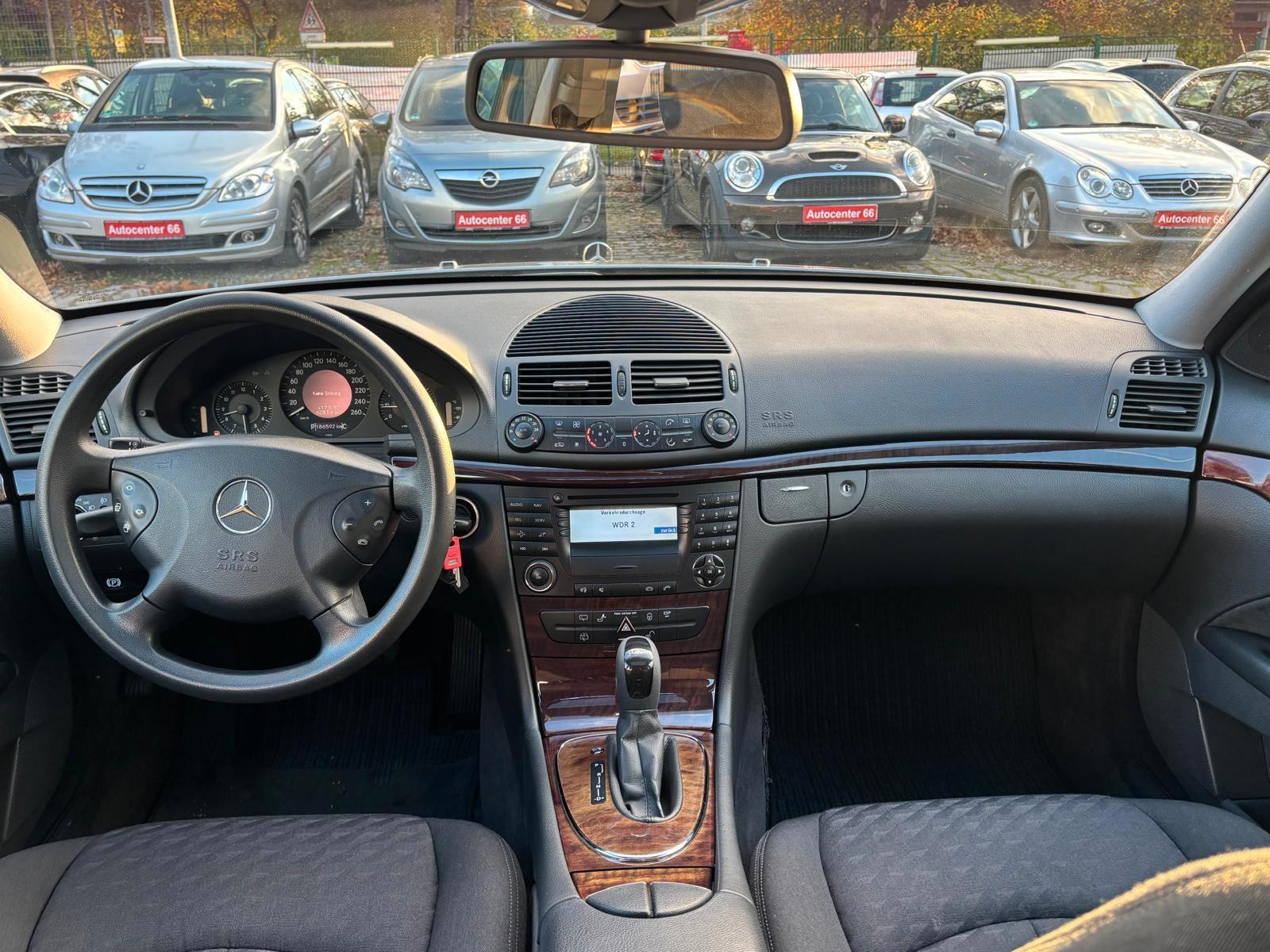 Mercedes-Benz E200 2004 — photo 10