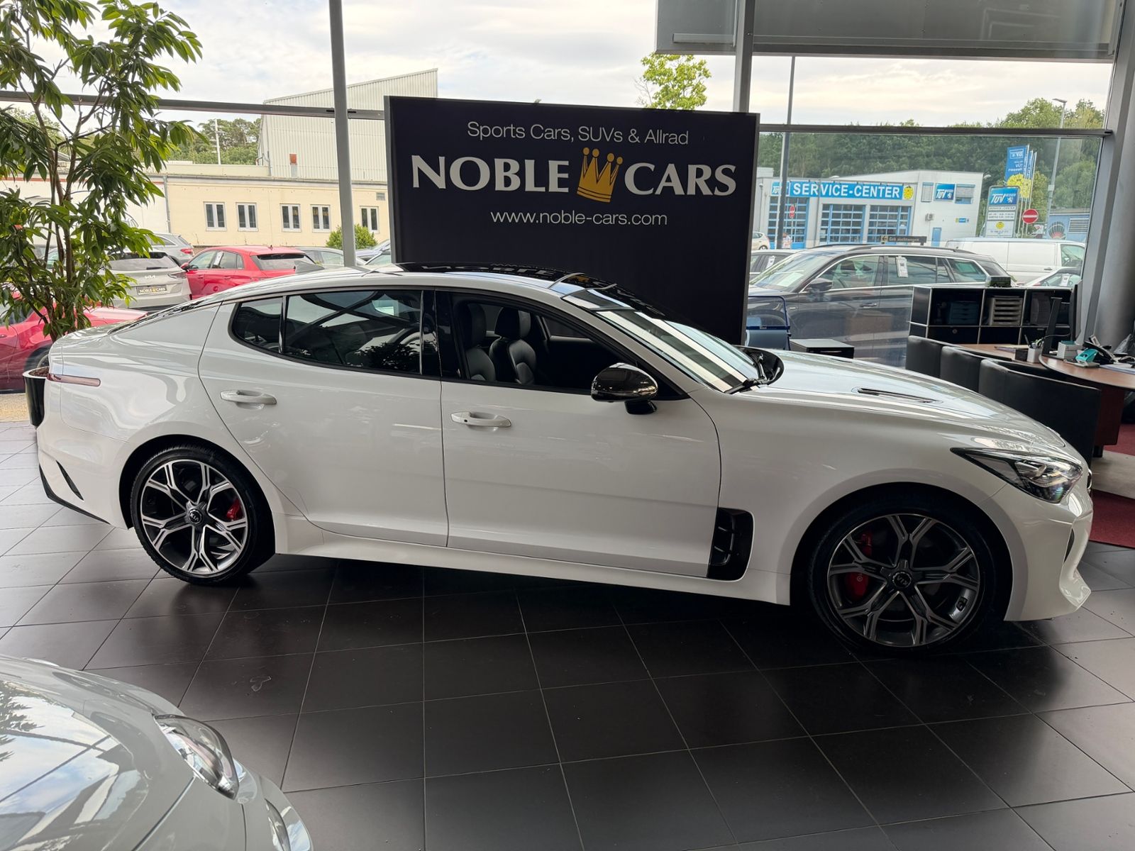 Fahrzeugabbildung Kia Stinger GT 4WD HUD PANO H/K LED NAV RFK SHZ