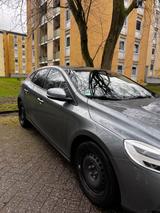 Volvo V40 T2 Momentum - gebrauchte Volvo V40 aus dem Jahr 2019