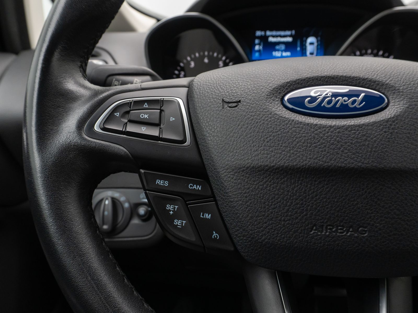 Fahrzeugabbildung Ford C-MAX Titanium Kamera HiFi Komfort Tempomat Navi