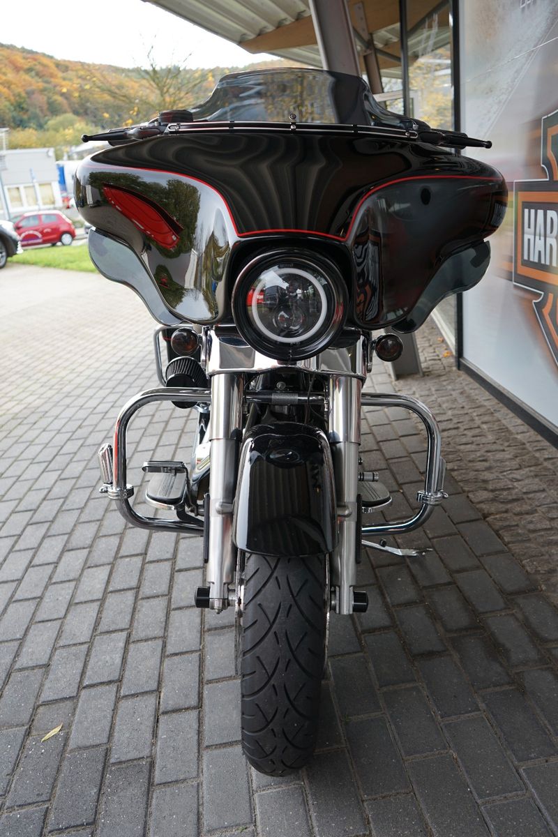 Fahrzeugabbildung Harley-Davidson Street Glide Bagger FLHX mit viel Zubehör