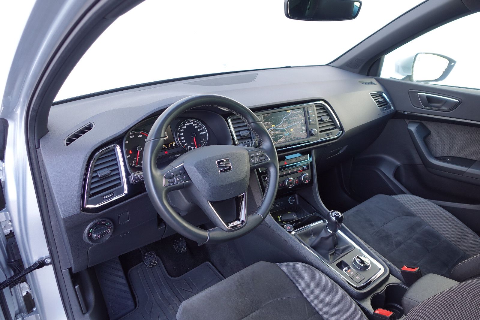 Fahrzeugabbildung SEAT Ateca 1.4TSI Xcellence AHK,Navi,SHZ,Kamera,LED