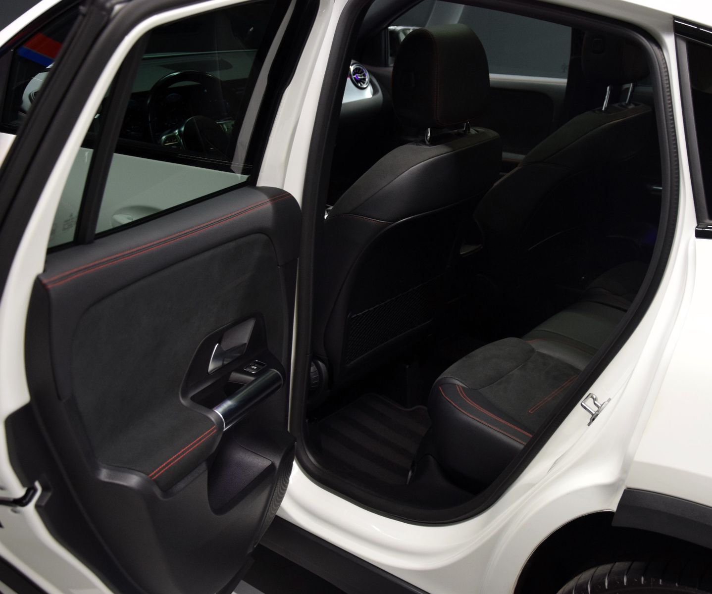 Fahrzeugabbildung Mercedes-Benz GLA 200 4Matic AMG-Line ACC Pano Kamera Night