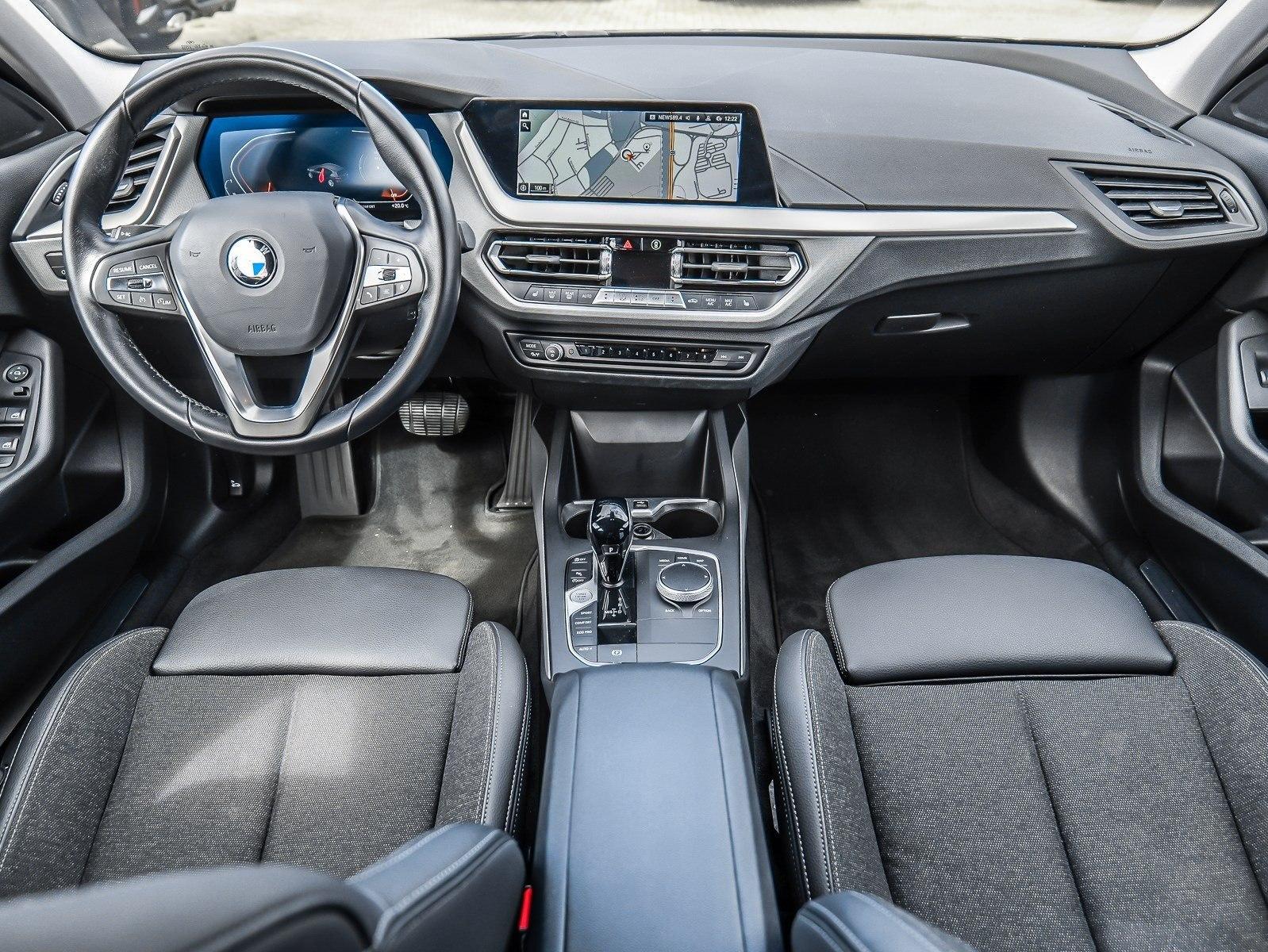 BMW 118i 5 Türer Advantage LC Prof. Navi LED PDC Shz