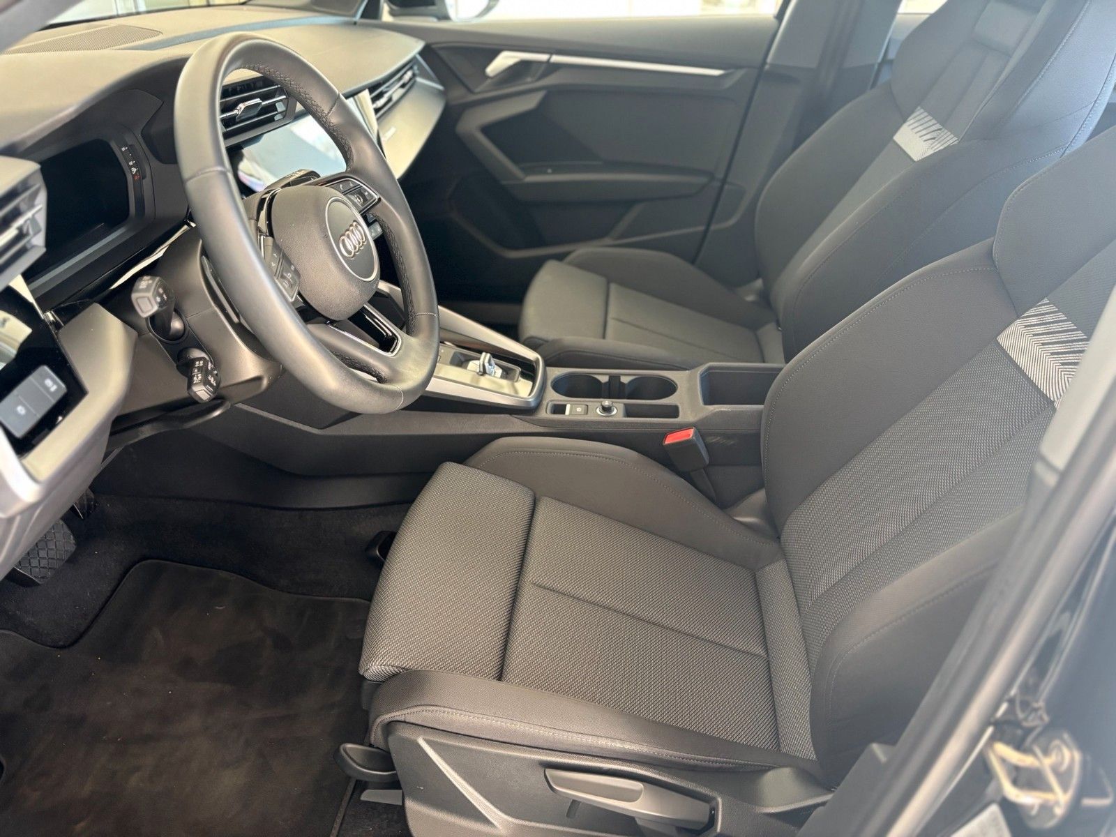 Fahrzeugabbildung Audi A3 Sportback 30 TFSI basis