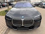 BMW 750 e xDrive M-Sport Cinema Lounge Bowers - BMW 750 Jahreswagen