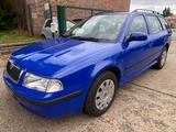 Skoda Octavia Combi Tour Glasdach+Sitzheizung+34000km! - Skoda Octavia aus 2009: Tour