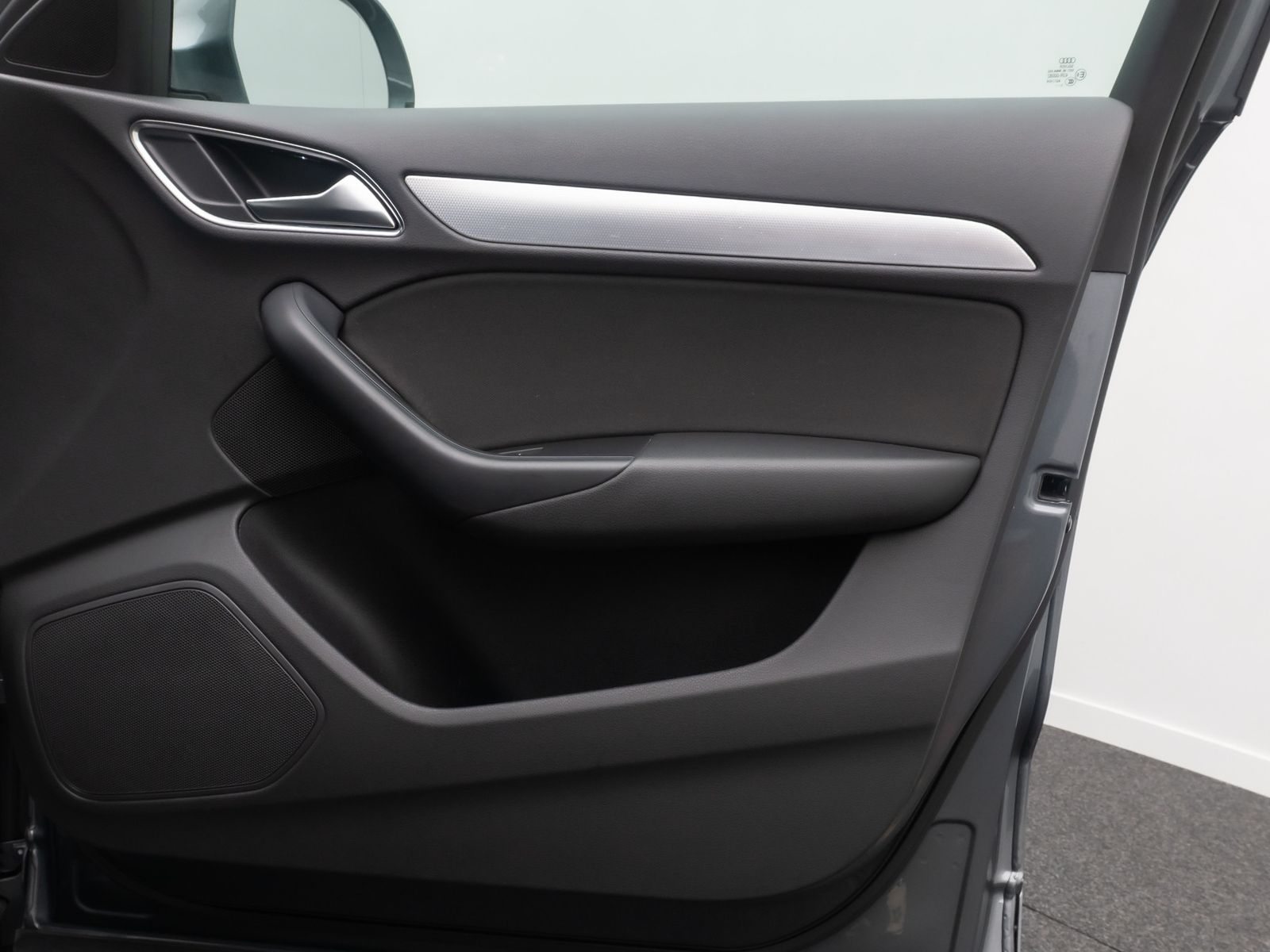 Fahrzeugabbildung Audi Q3 1.4 S Line Tempomat PDC BiXenon Sportsitz 18"