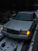 Mercedes-Benz W202 C220 SPORT  - Mercedes-Benz C 220 mit Benzin-Antrieb: Limousine, Automatik
