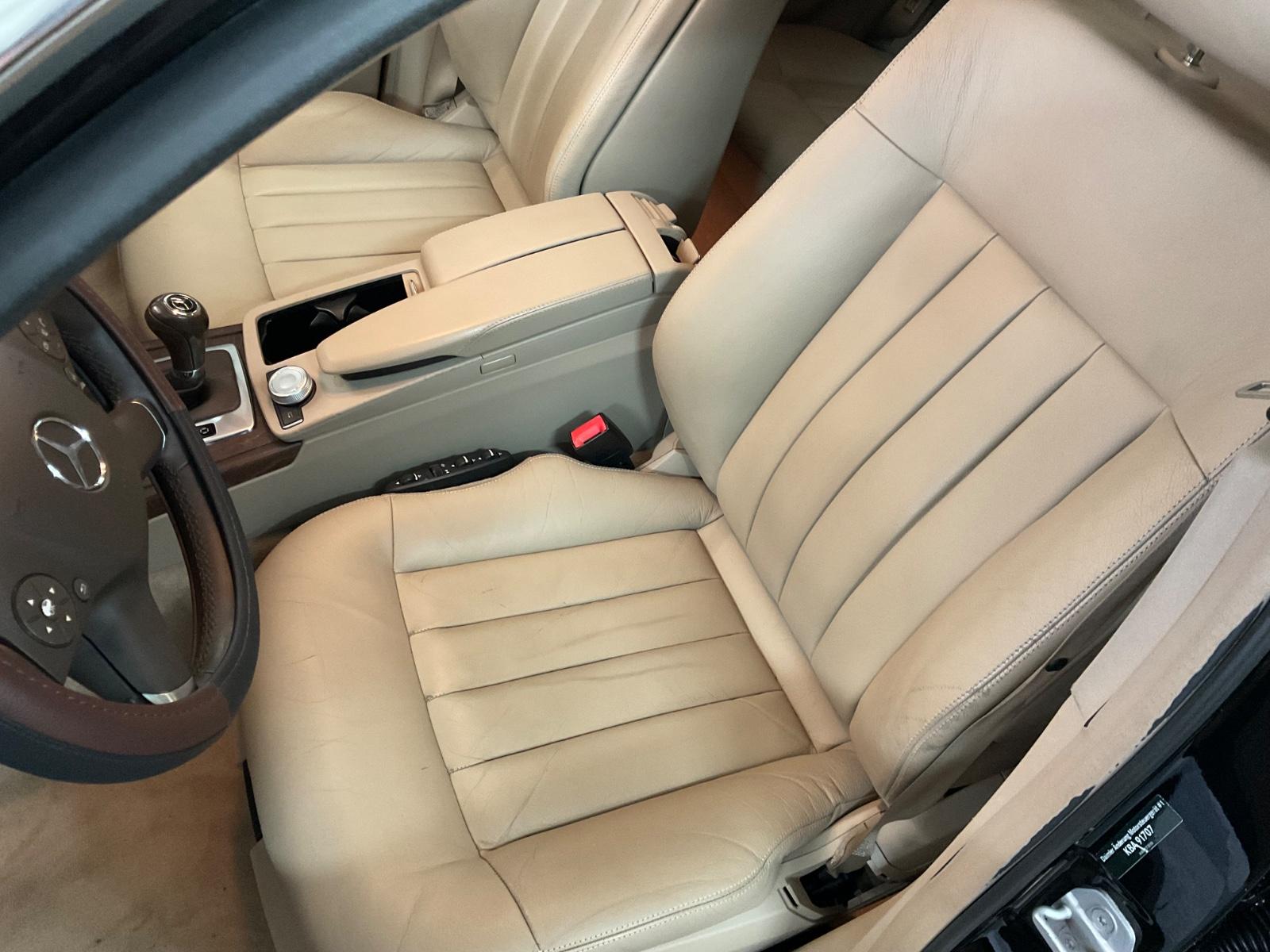 Mercedes-Benz E220 2011 — photo 32