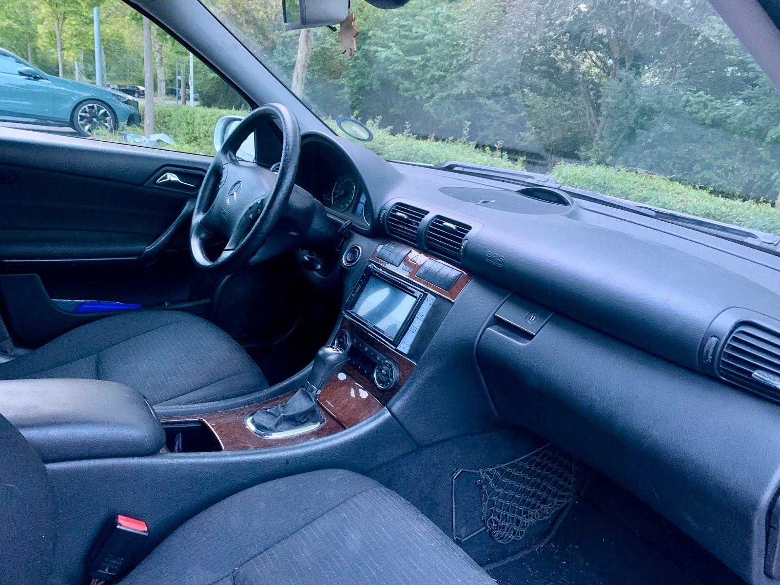 Mercedes-Benz C220 2006 — photo 8