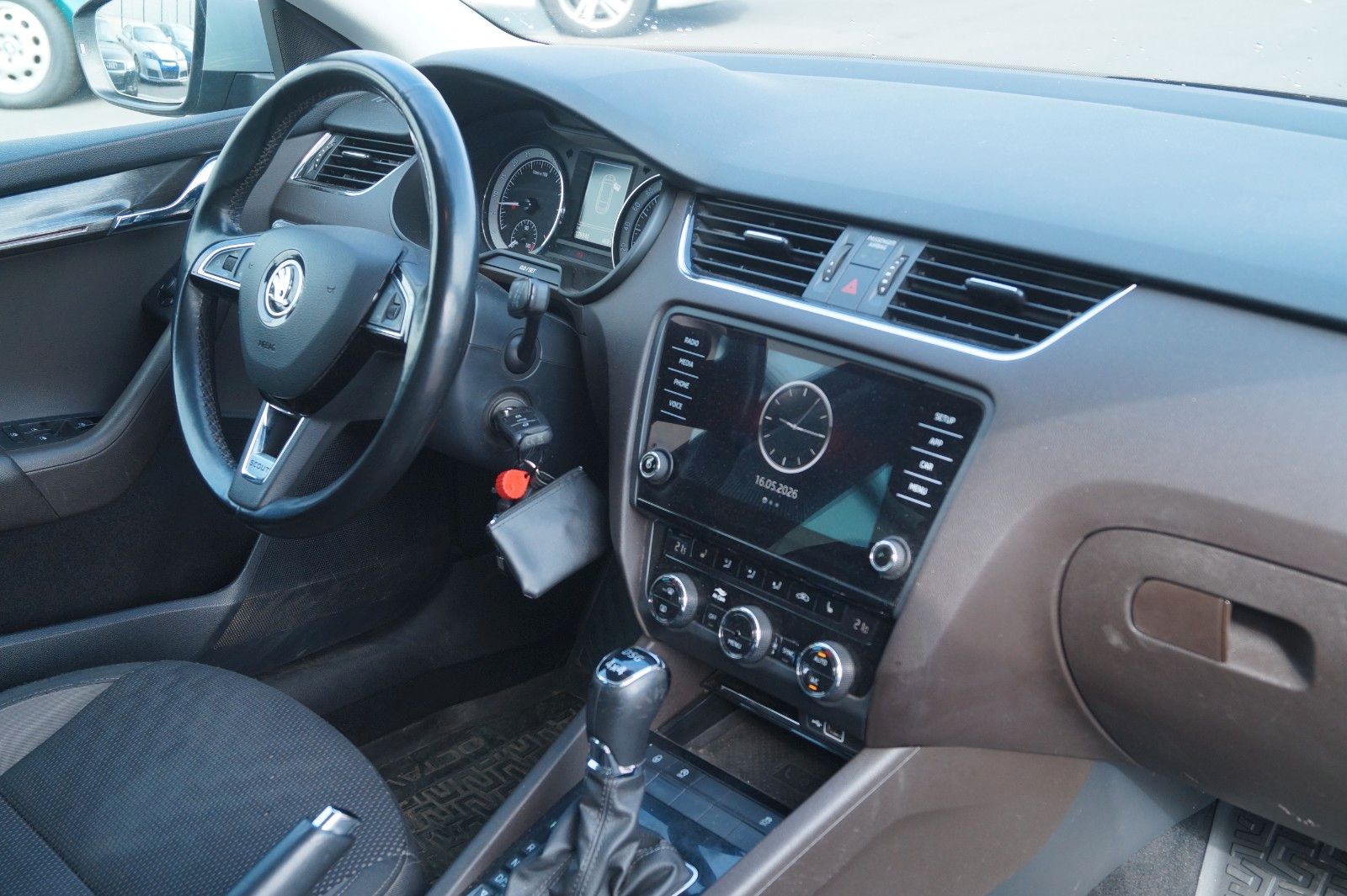 Fahrzeugabbildung SKODA Octavia Combi Scout 4x4*1.Hand