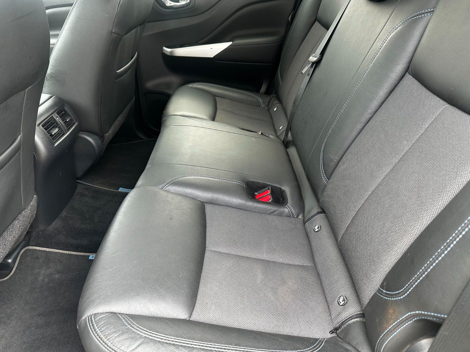 Fahrzeugabbildung Nissan Navara NP300  N-Guard Double Cab 4x4