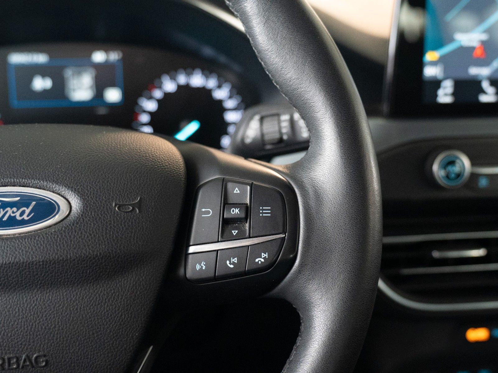 Fahrzeugabbildung Ford Focus Turnier Active WINTER-P/AHK/NAVI/KEYFREE