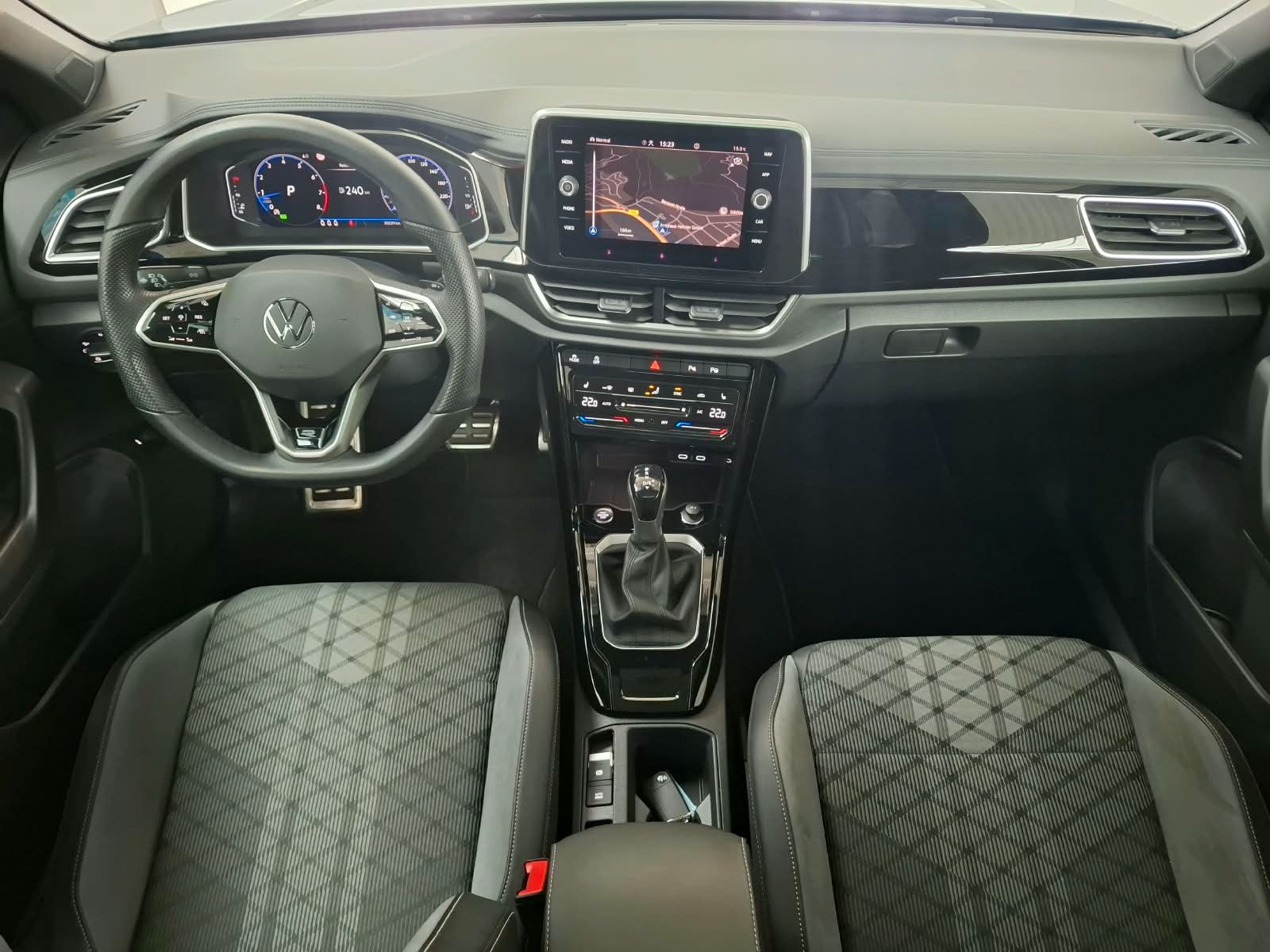 Fahrzeugabbildung Volkswagen T-Roc R-Line 1.5TSI DSG +AHK +IQ.Light +Panorama