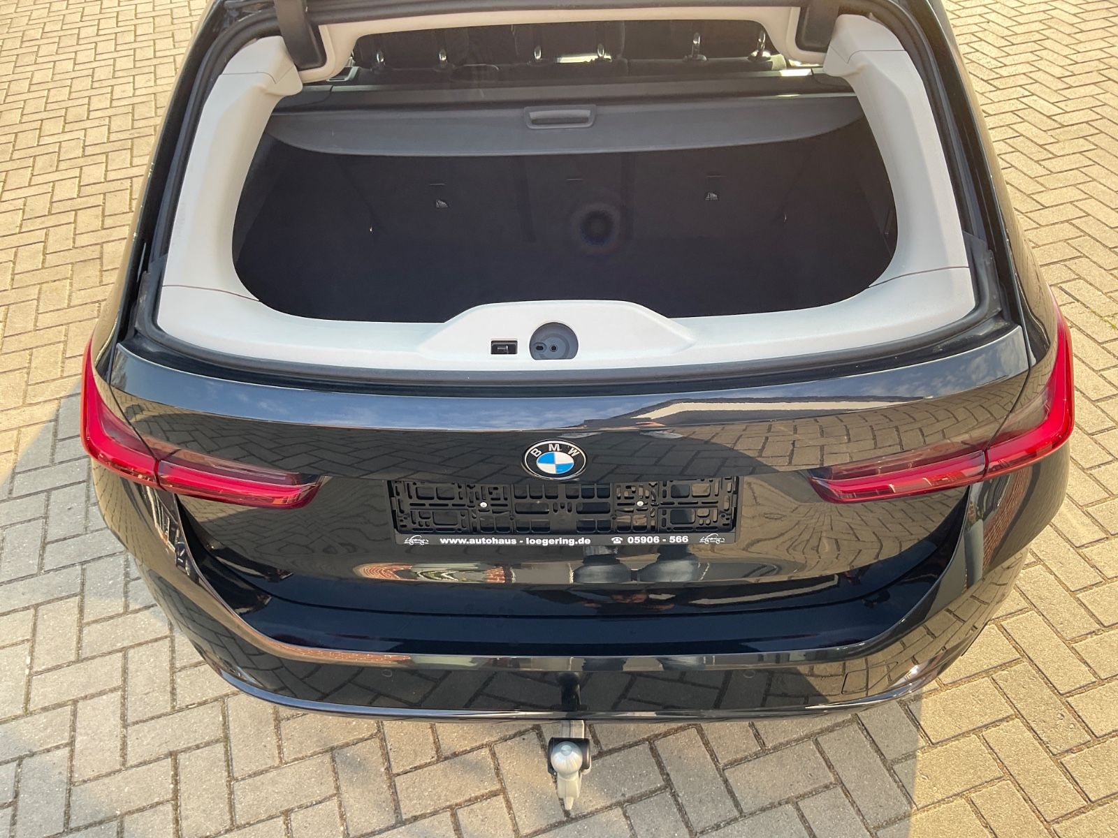 Fahrzeugabbildung BMW 318d Touring,AHK,Carplay,Sitzheizung,Isofix