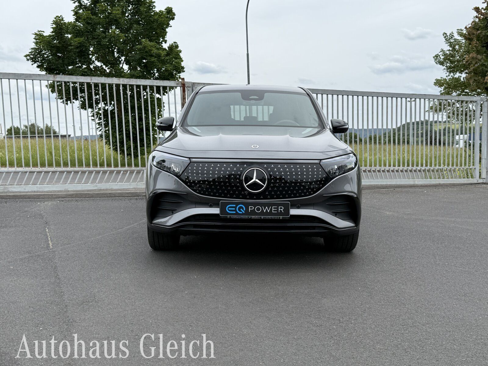 Fahrzeugabbildung Mercedes-Benz EQB 250 + AMG Line Navi/KEYLESS-Go-Paket/Klima