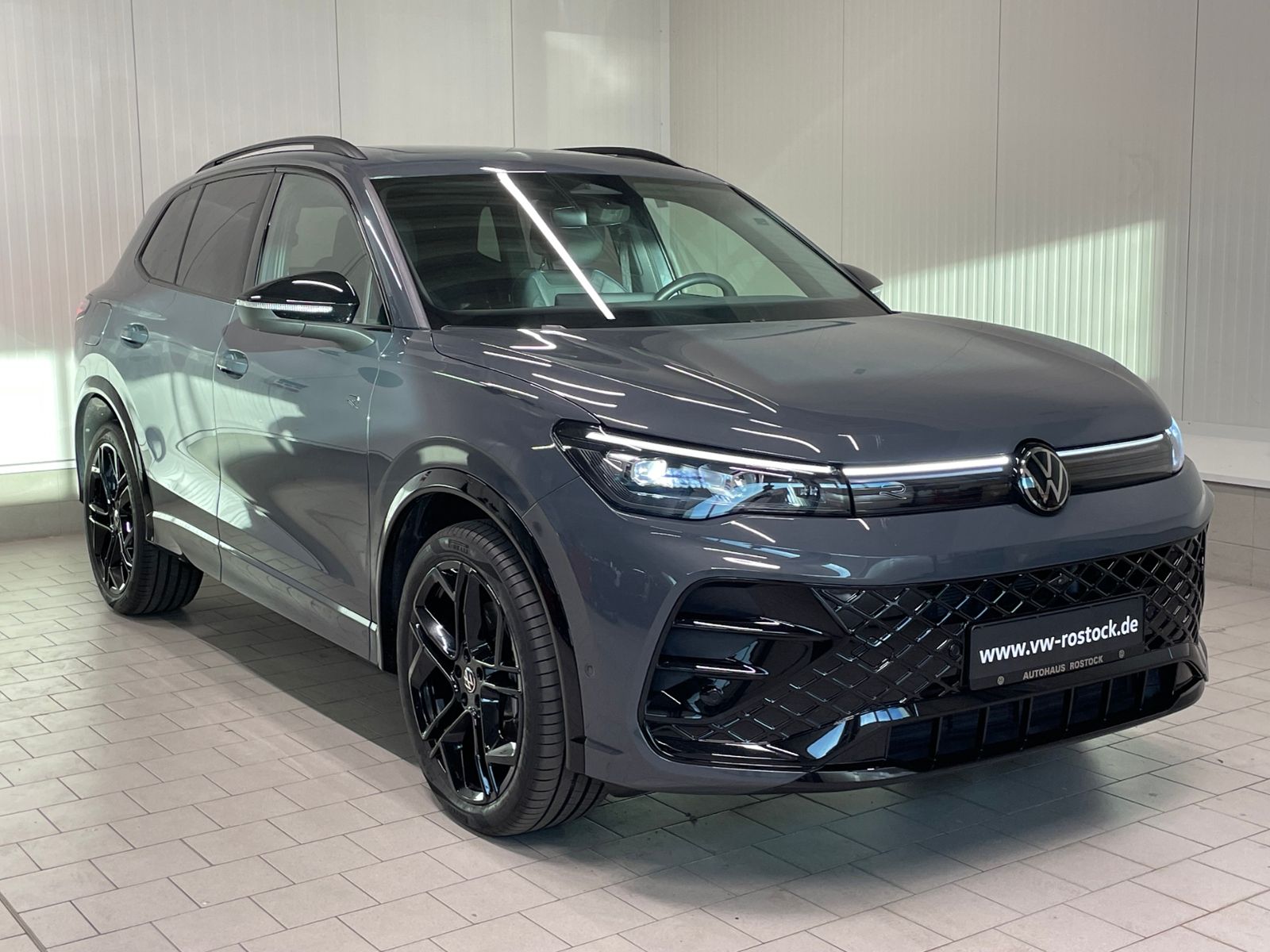 Tiguan R-Line 2.0 TDI DSG AHK PANO NAVI