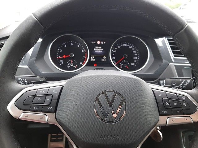 Fahrzeugabbildung Volkswagen Tiguan Life 1.5 TSI DSG IQ.Light AHK Navi el.HK