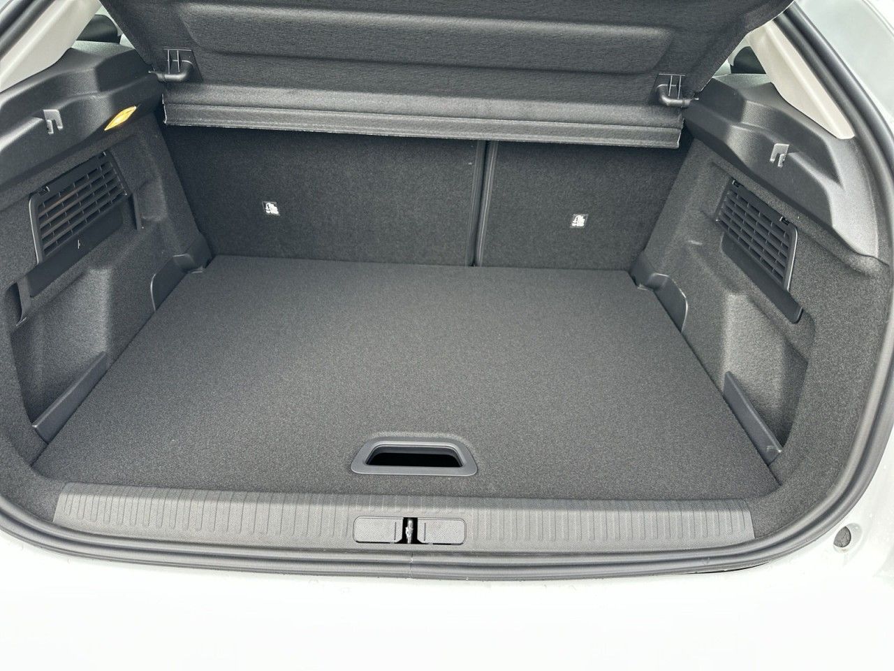 Fahrzeugabbildung Citroën C4 BlueHDi 130 S&S EAT8 Plus
