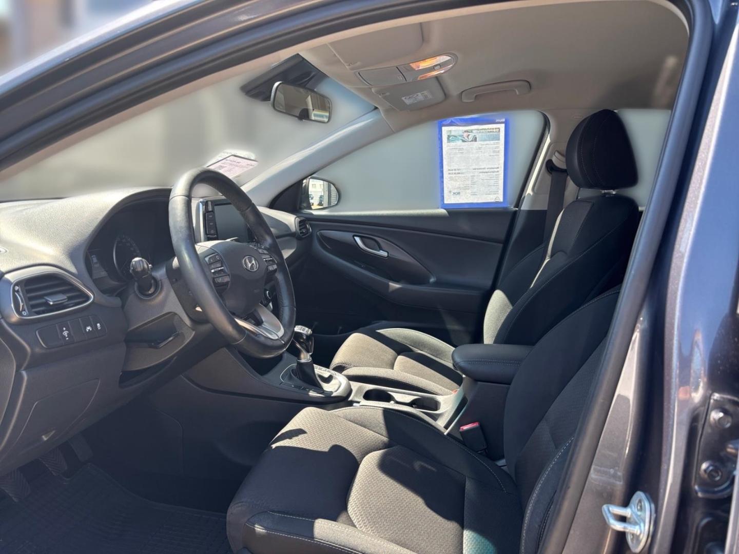 Hyundai i30 Intro LED Apple CarPlay Android Auto Mehrzon