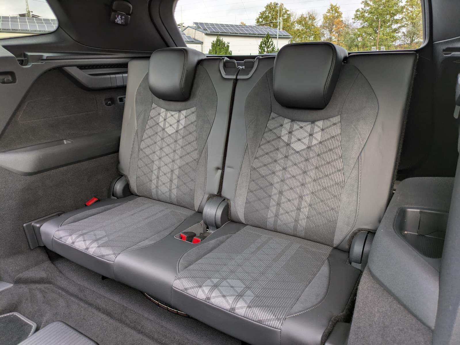 Fahrzeugabbildung Volkswagen Tayron 2.0 TDI 4M R-Line 7Si*MATRIX*AHK*PANO*HUD