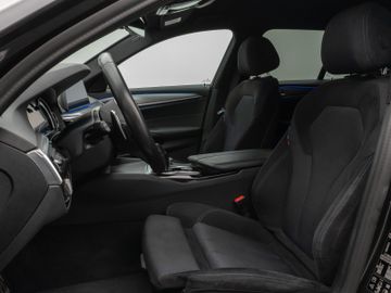 Fahrzeugabbildung BMW 520d xDr Tour HUD DAB Komfortzugang HI-FI