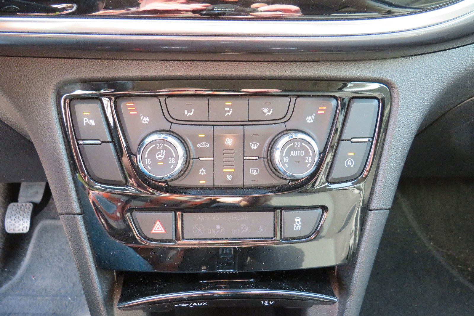 Fahrzeugabbildung Opel Mokka X ACTIVE KAMARA SITZH. GRA PDC APP-CON.