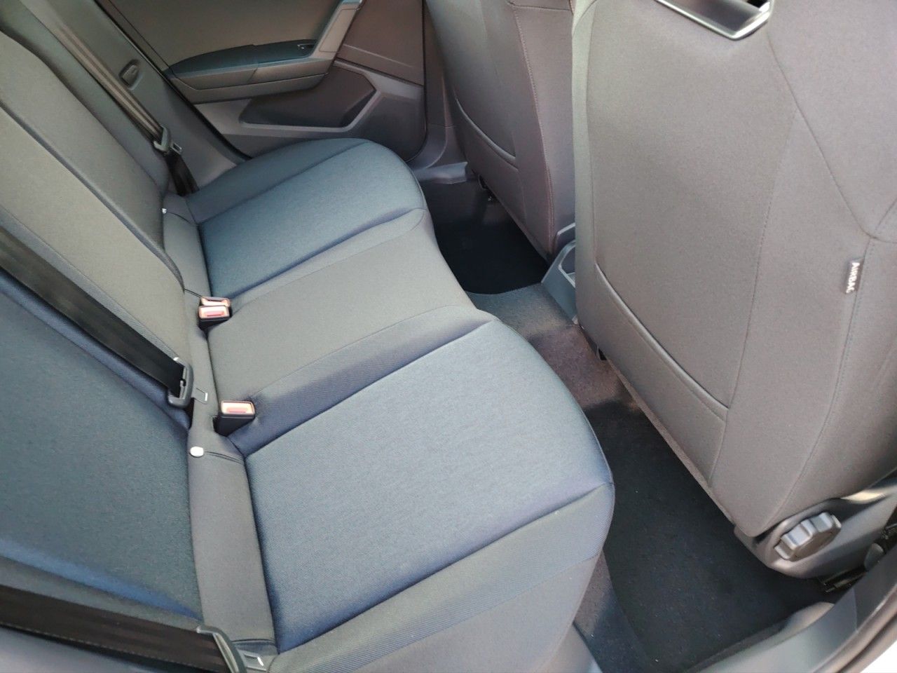 Fahrzeugabbildung SEAT Arona FR TSI DSG Black Edition AHK