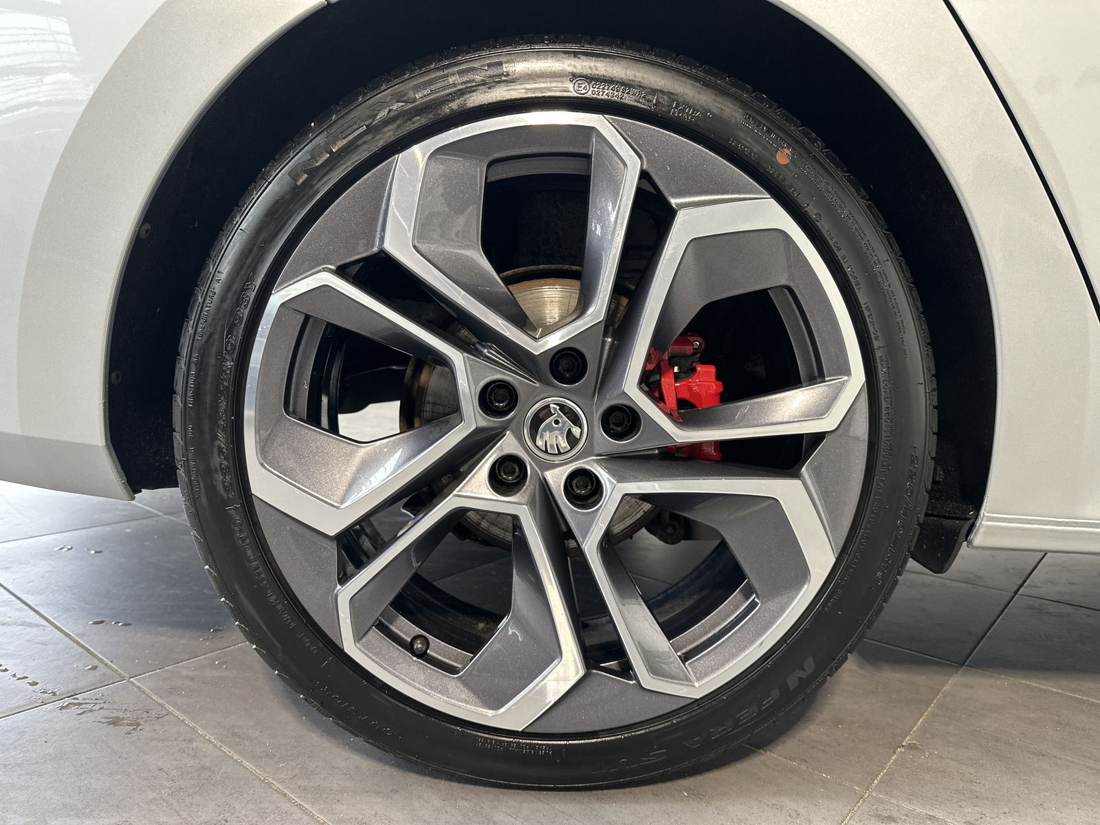 Fahrzeugabbildung SKODA Octavia Combi 4x4 RS NAV+LED+PANO+ACC+AHK+19ZOLL