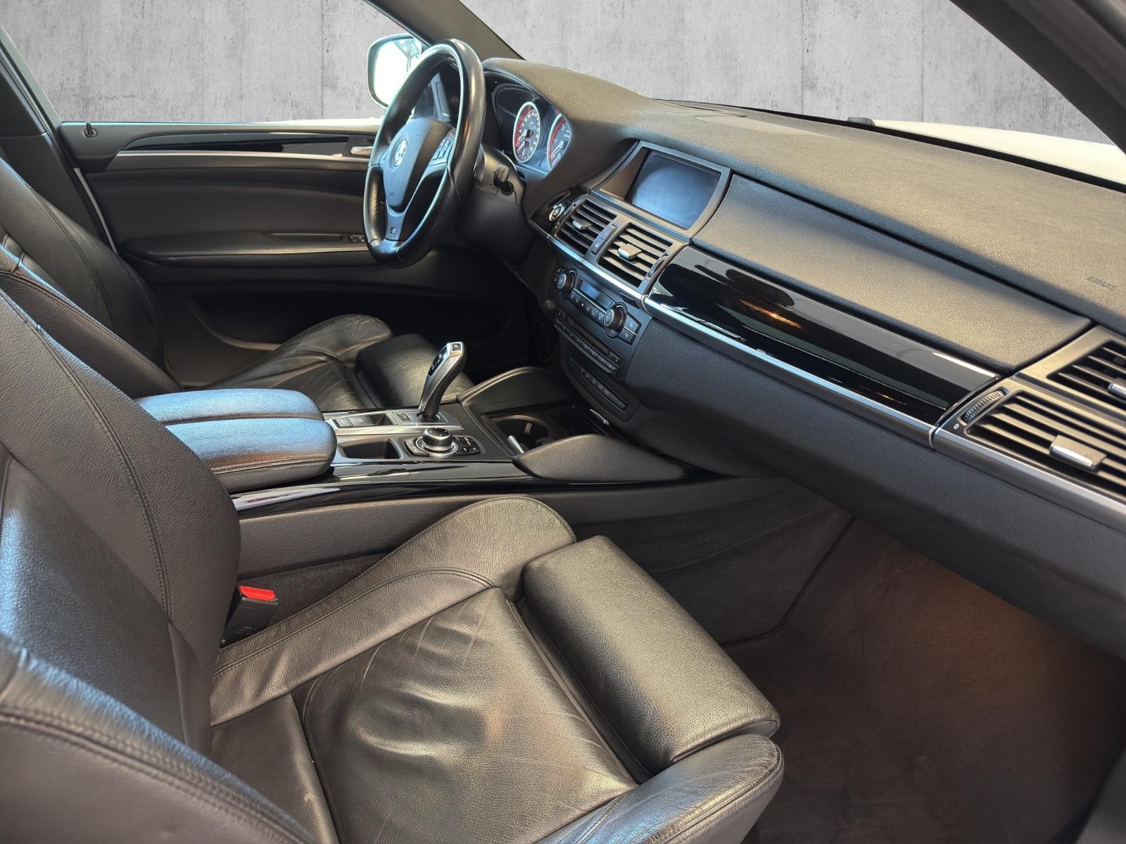 BMW X6 M50d 381ch BVA xDrive / 159 600 km / Toit panoramique / Affichage tête haute / Caméra / Soft Close