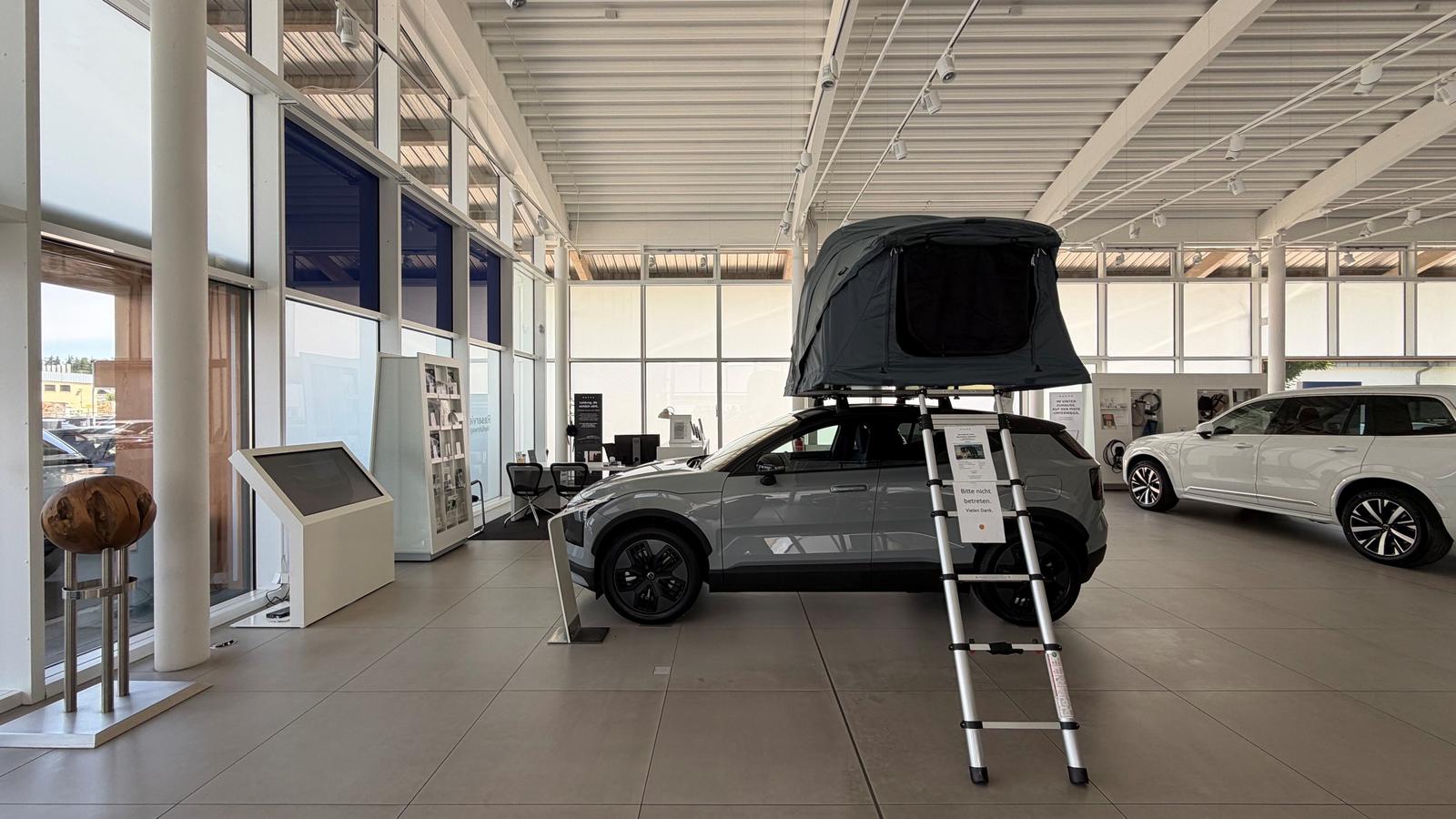 showroom-image-top