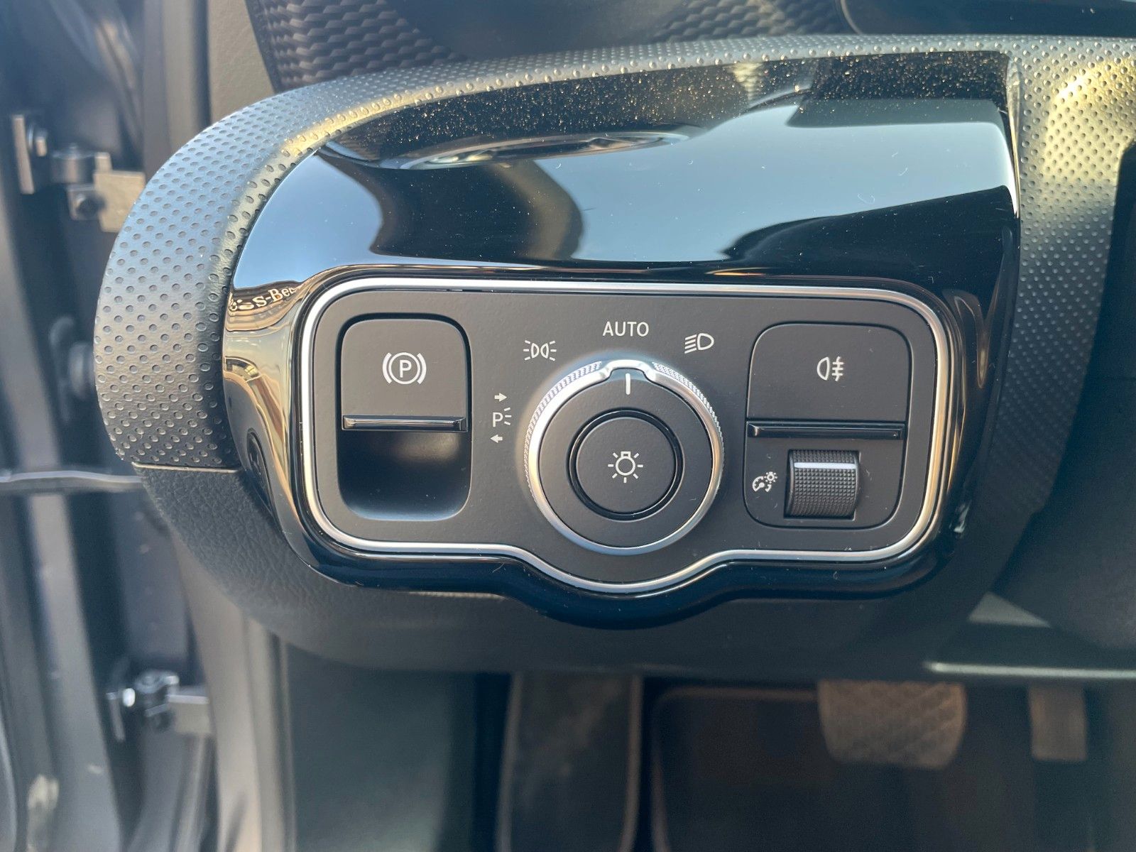 Fahrzeugabbildung Mercedes-Benz A 250e Progressive Night+AHK+Kamera+ILS+Ambiente