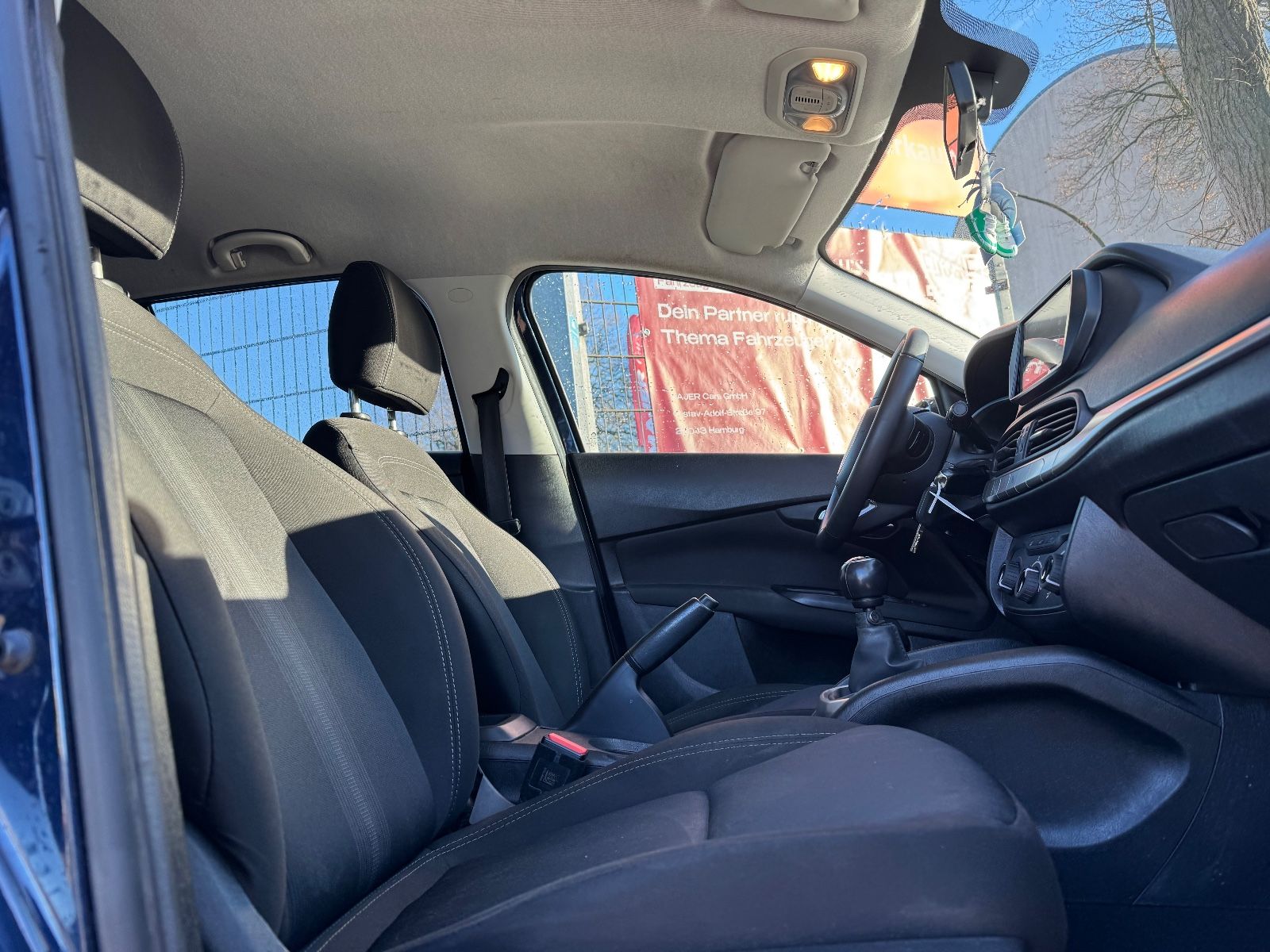 Fahrzeugabbildung Fiat Tipo 1.4 Easy*TEMPO*LED*KLIMA*SHZ*PDC*BT*DAB