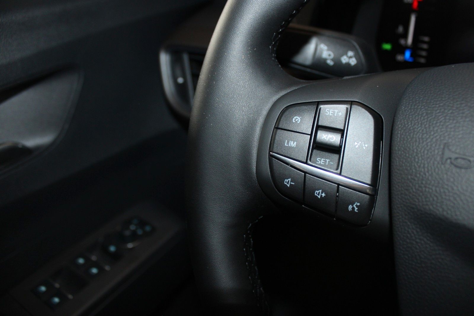 Fahrzeugabbildung Ford Tourneo Courier Titanium Kamera WinterPaket2 uvm