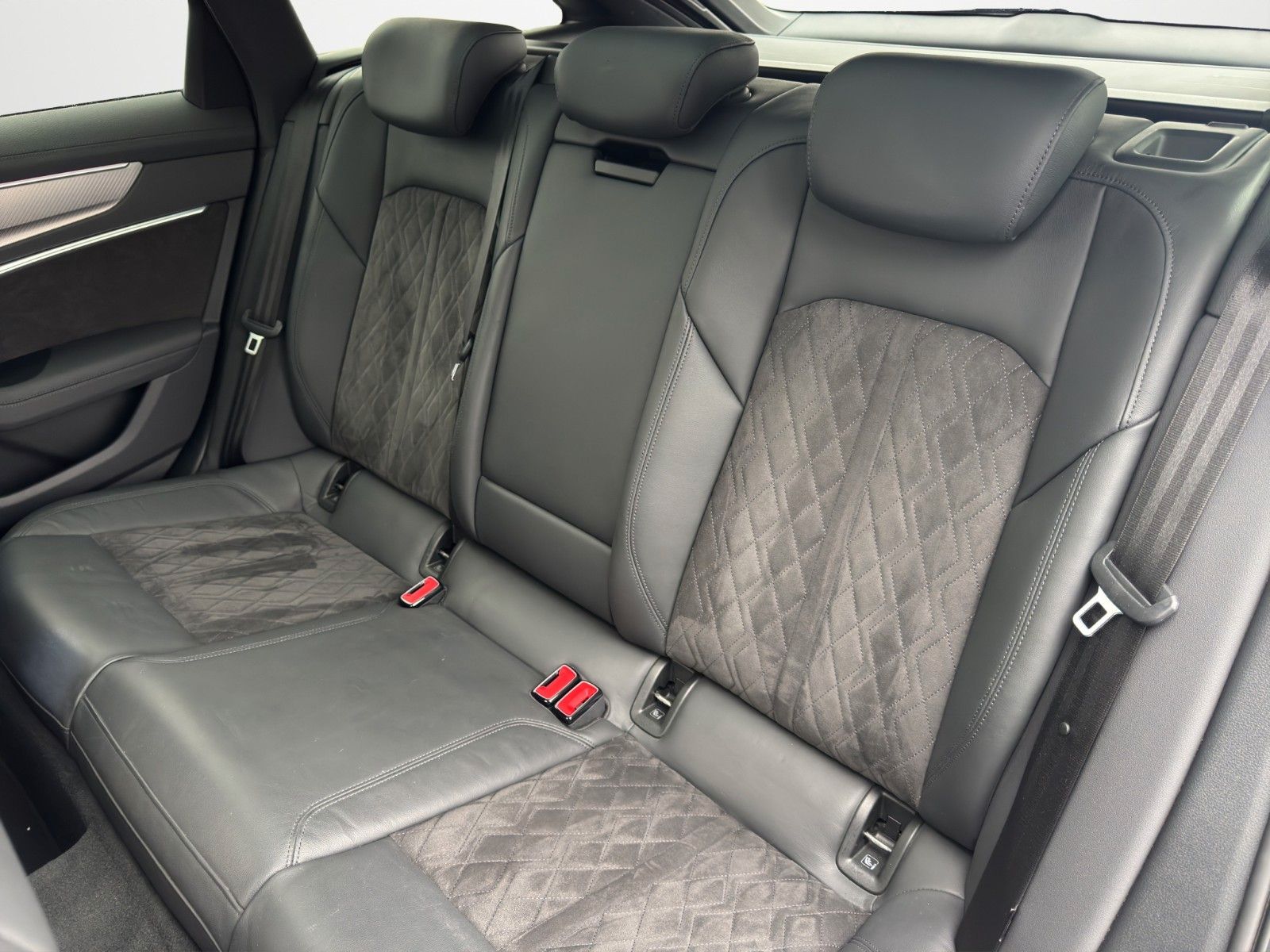 Fahrzeugabbildung Audi RS6 AVANT 4.0TFSI B&O MEMORY SSITZ LASER 22" HUD