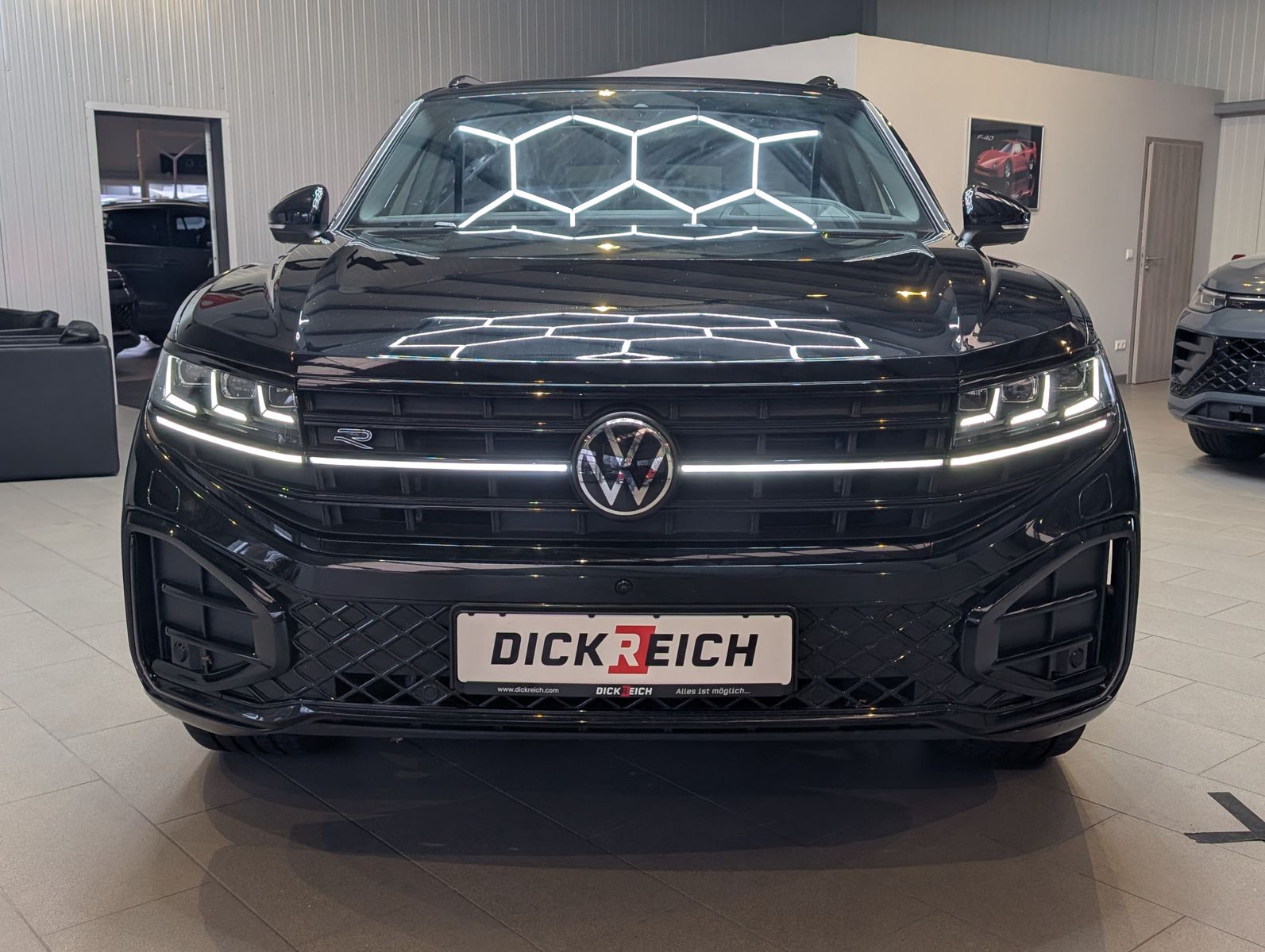 Fahrzeugabbildung Volkswagen Touareg 3.0TDI 4M R-Line VOLL Black 22" UPE 114T