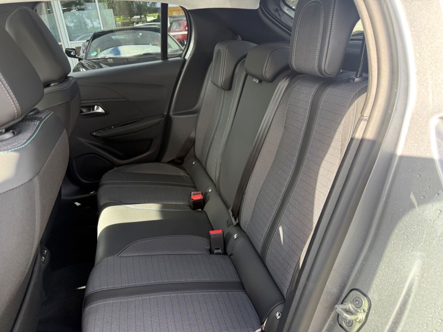 Fahrzeugabbildung Peugeot 208 -e Allure Pack SHZ+Kamera+11KW Schnelllader