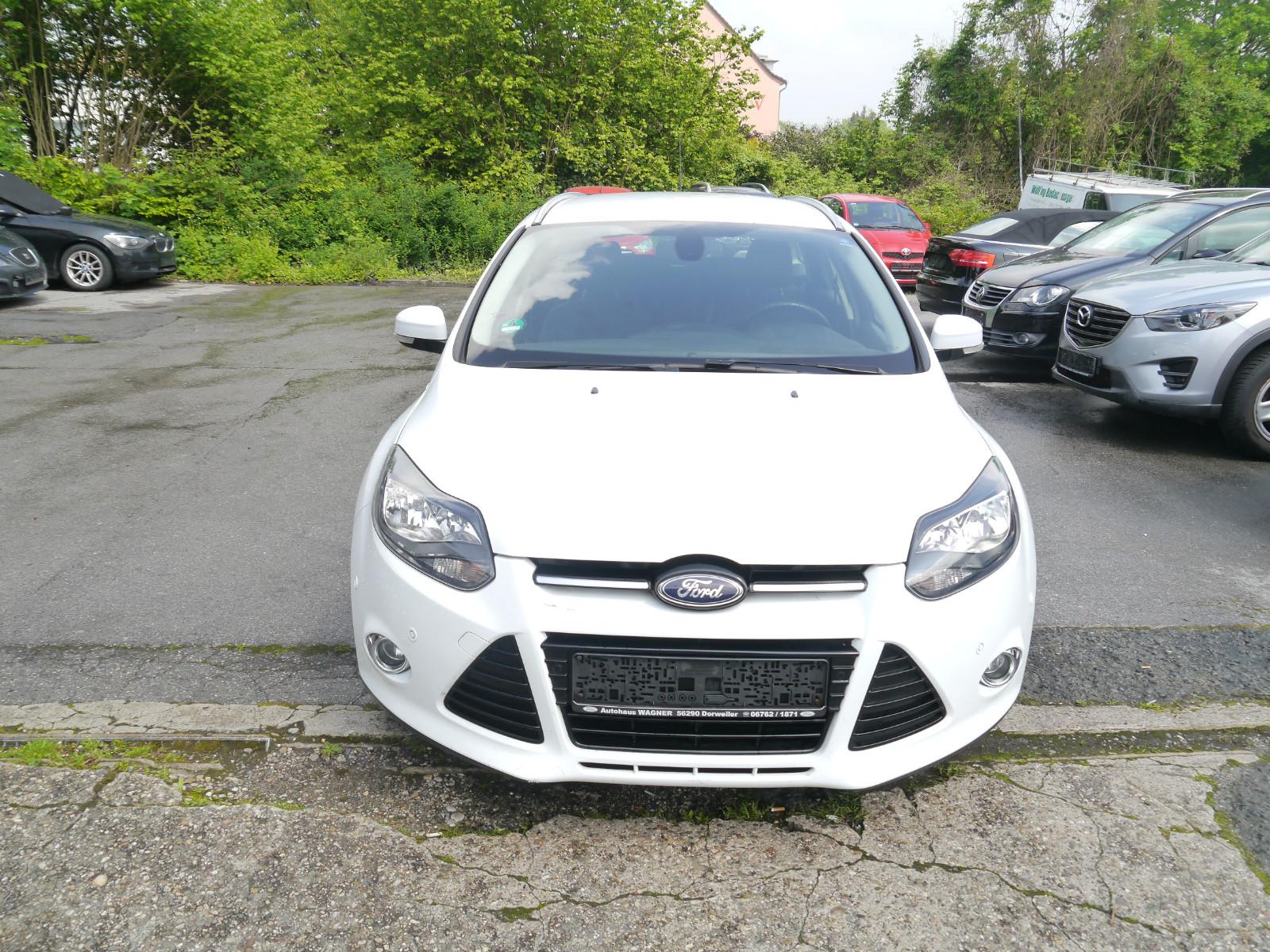 Ford Focus 2011 — rear view